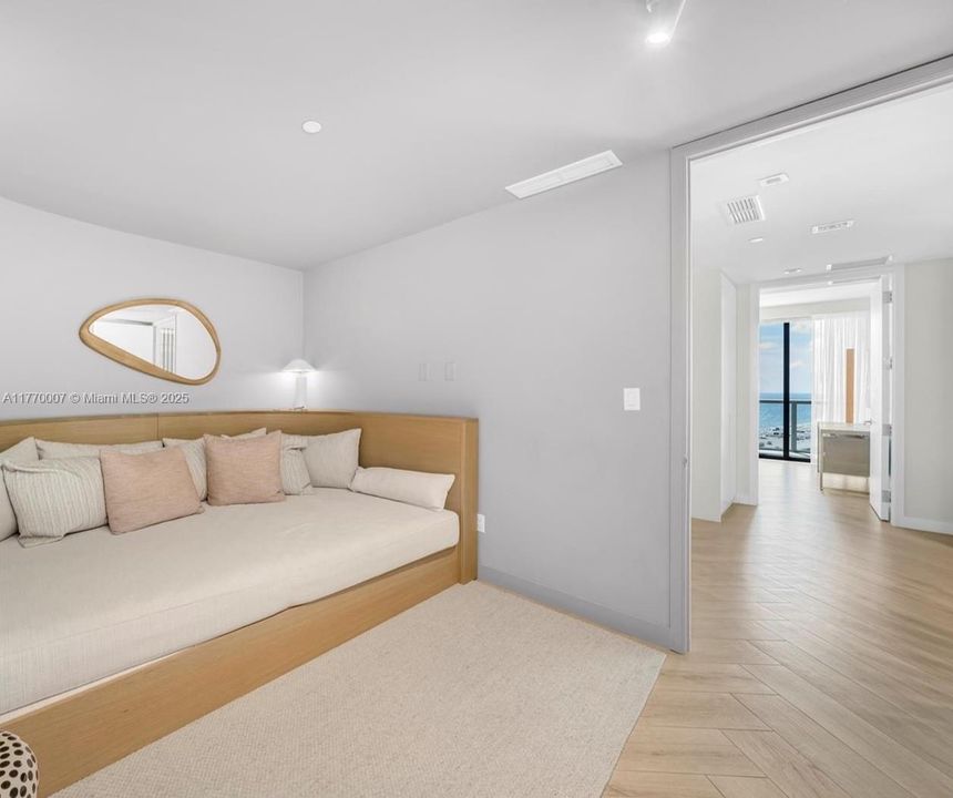 Recently Sold: $3,875,000 (2 beds, 2 baths, 1543 Square Feet)