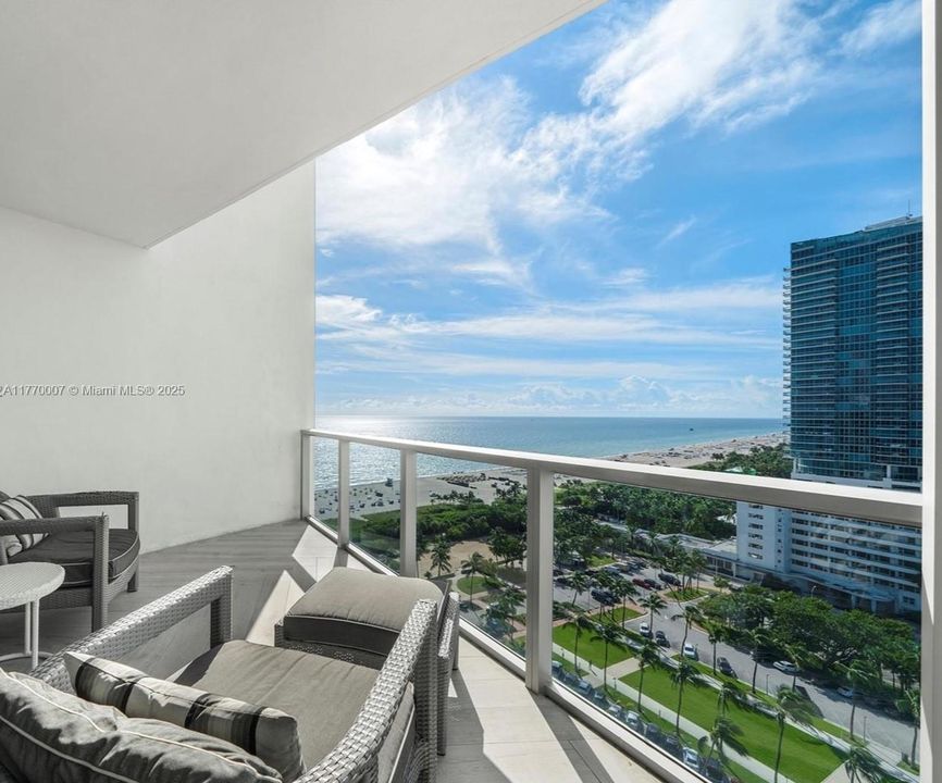 Recently Sold: $3,875,000 (2 beds, 2 baths, 1543 Square Feet)