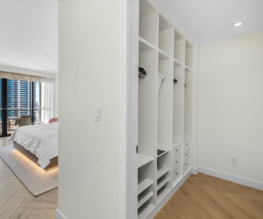 Recently Sold: $3,875,000 (2 beds, 2 baths, 1543 Square Feet)