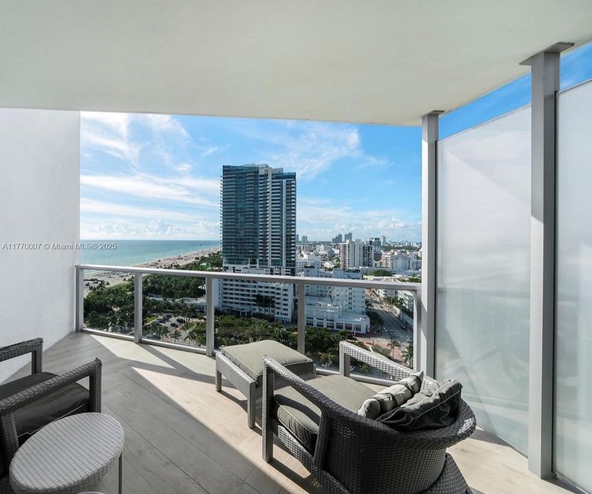 Recently Sold: $3,875,000 (2 beds, 2 baths, 1543 Square Feet)