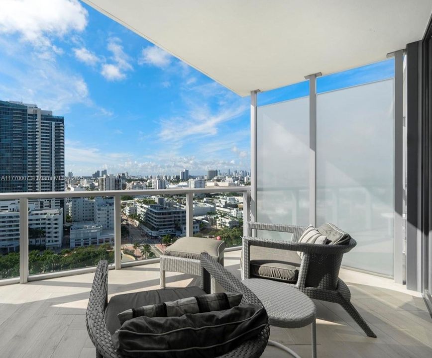 Recently Sold: $3,875,000 (2 beds, 2 baths, 1543 Square Feet)