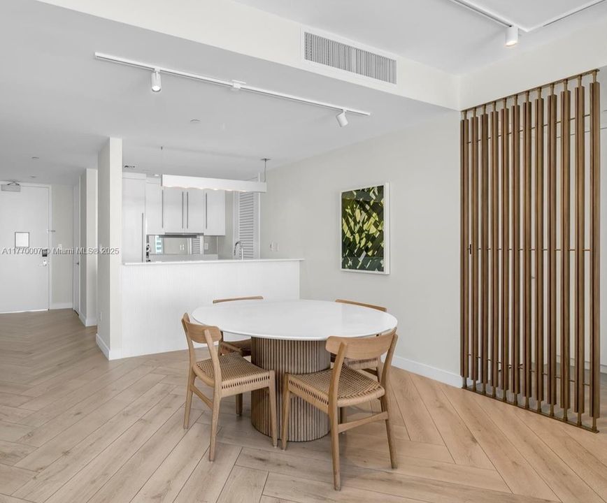 Recently Sold: $3,875,000 (2 beds, 2 baths, 1543 Square Feet)