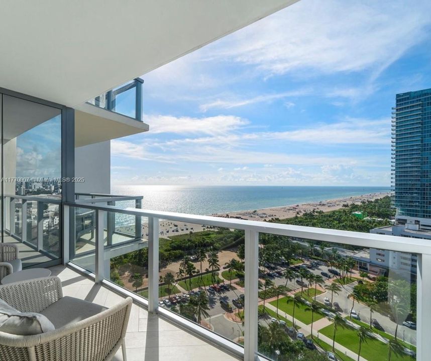 Recently Sold: $3,875,000 (2 beds, 2 baths, 1543 Square Feet)
