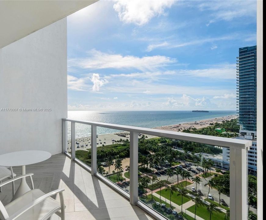 Recently Sold: $3,875,000 (2 beds, 2 baths, 1543 Square Feet)