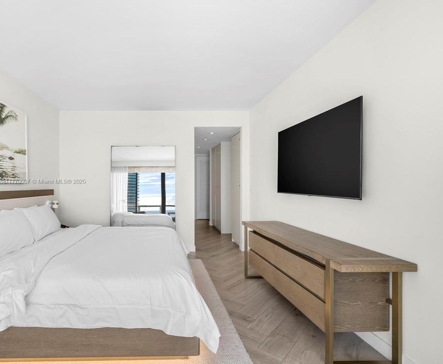 Recently Sold: $3,875,000 (2 beds, 2 baths, 1543 Square Feet)