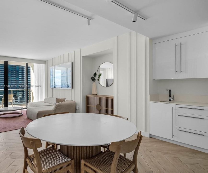 Recently Sold: $3,875,000 (2 beds, 2 baths, 1543 Square Feet)