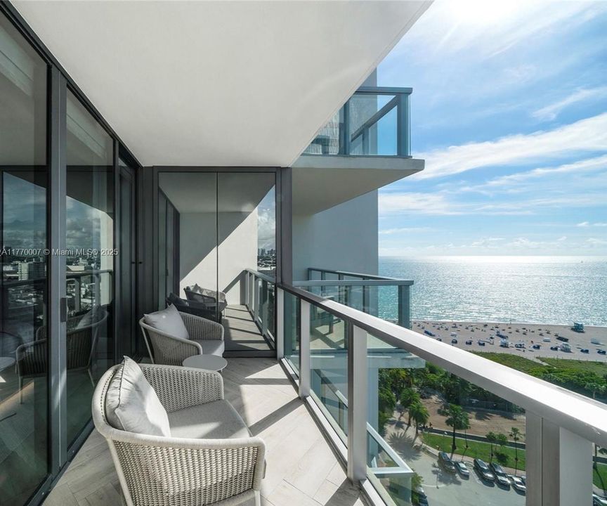 Recently Sold: $3,875,000 (2 beds, 2 baths, 1543 Square Feet)