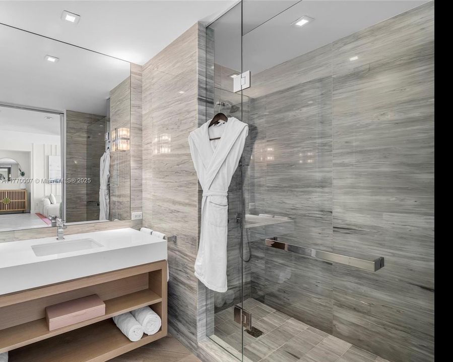 Recently Sold: $3,875,000 (2 beds, 2 baths, 1543 Square Feet)