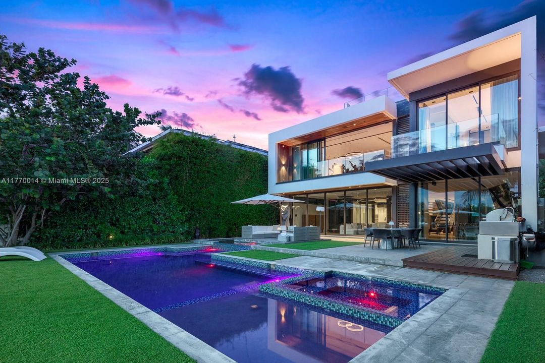 Recently Rented: $85,000 (5 beds, 5 baths, 5563 Square Feet)