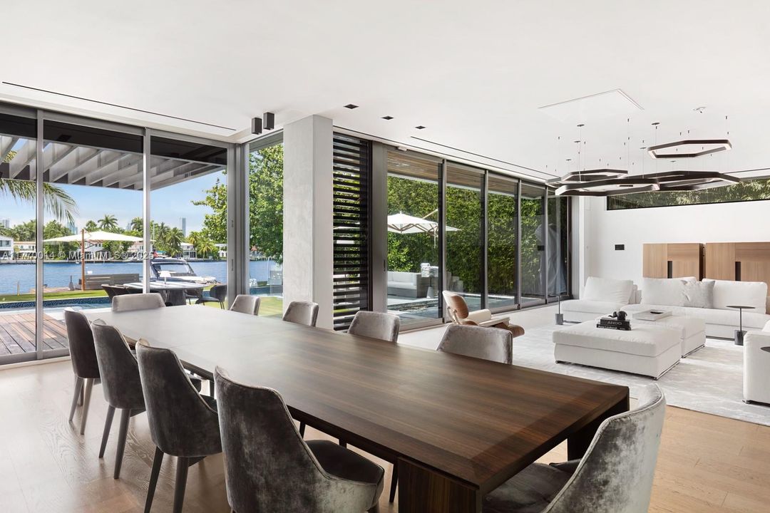 Recently Rented: $85,000 (5 beds, 5 baths, 5563 Square Feet)