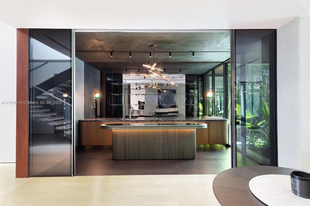 Recently Rented: $85,000 (5 beds, 5 baths, 5563 Square Feet)