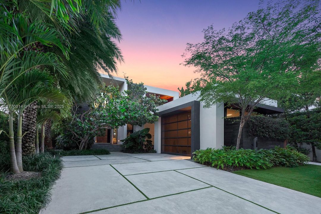 Recently Rented: $85,000 (5 beds, 5 baths, 5563 Square Feet)