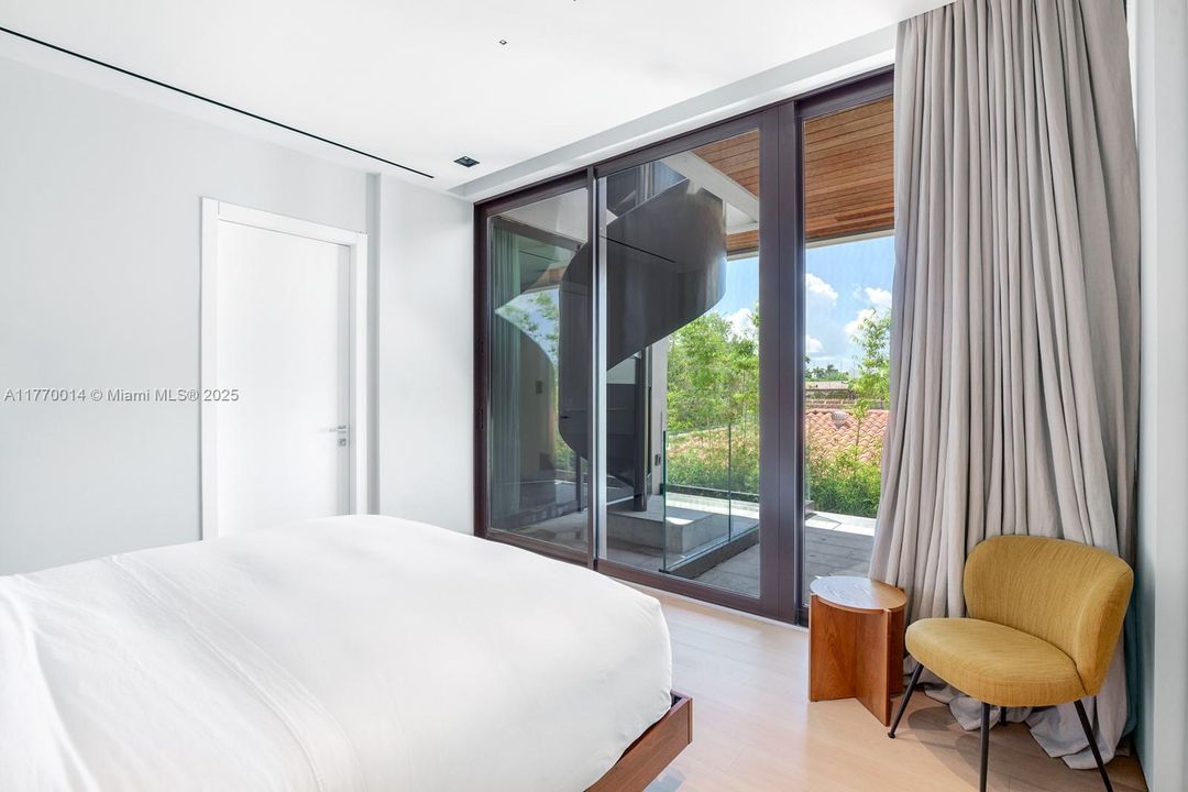 Recently Rented: $85,000 (5 beds, 5 baths, 5563 Square Feet)