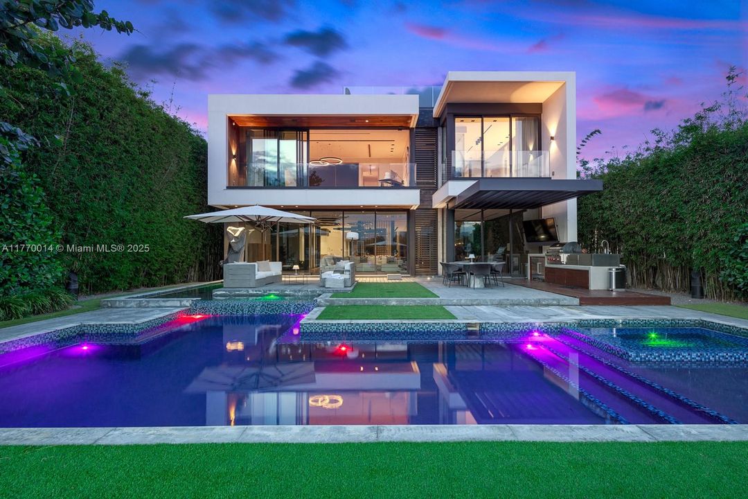 Recently Rented: $85,000 (5 beds, 5 baths, 5563 Square Feet)