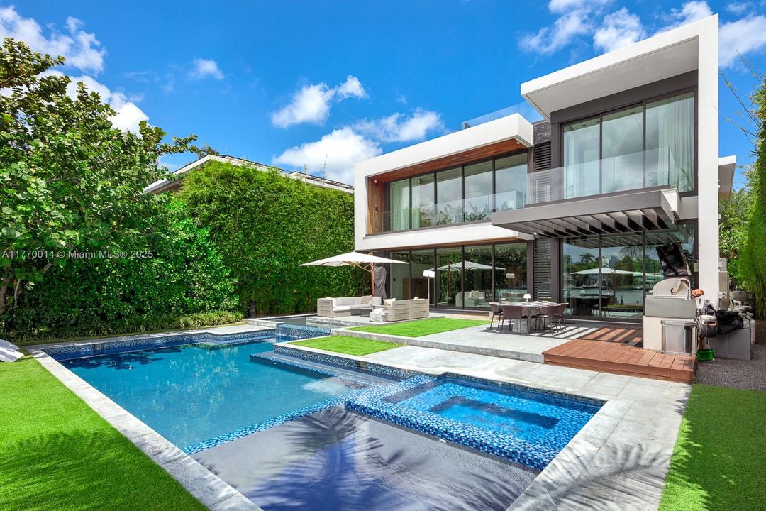 Recently Rented: $85,000 (5 beds, 5 baths, 5563 Square Feet)