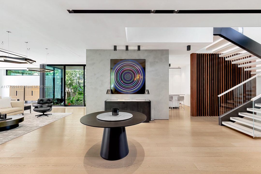 Recently Rented: $85,000 (5 beds, 5 baths, 5563 Square Feet)