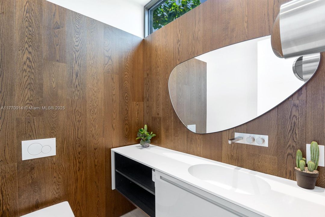 Recently Rented: $85,000 (5 beds, 5 baths, 5563 Square Feet)