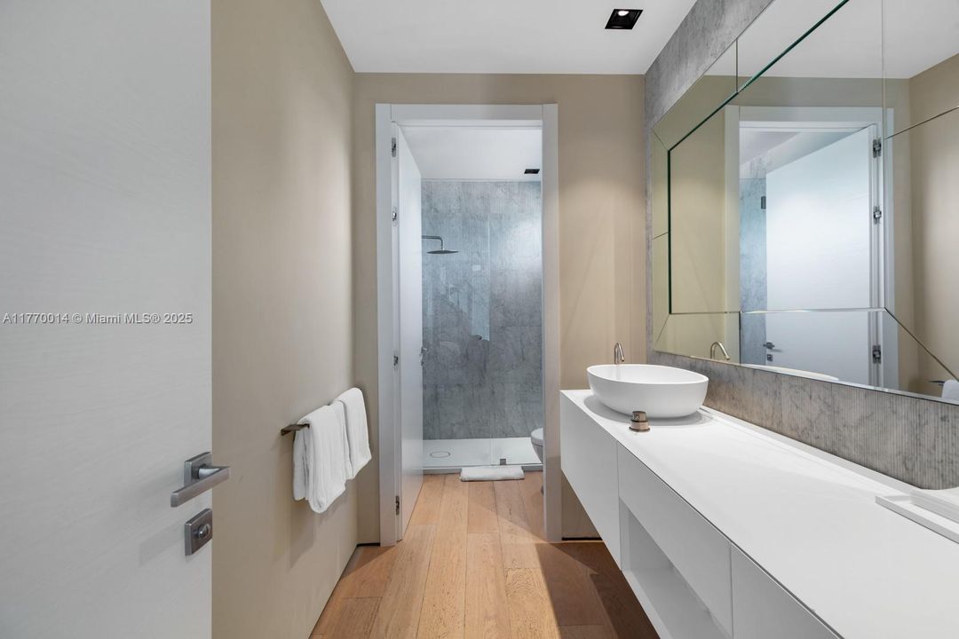 Recently Rented: $85,000 (5 beds, 5 baths, 5563 Square Feet)