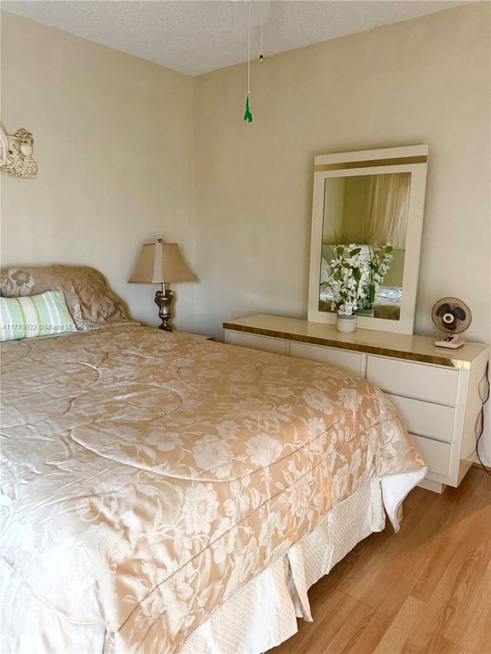 For Sale: $149,999 (1 beds, 1 baths, 785 Square Feet)