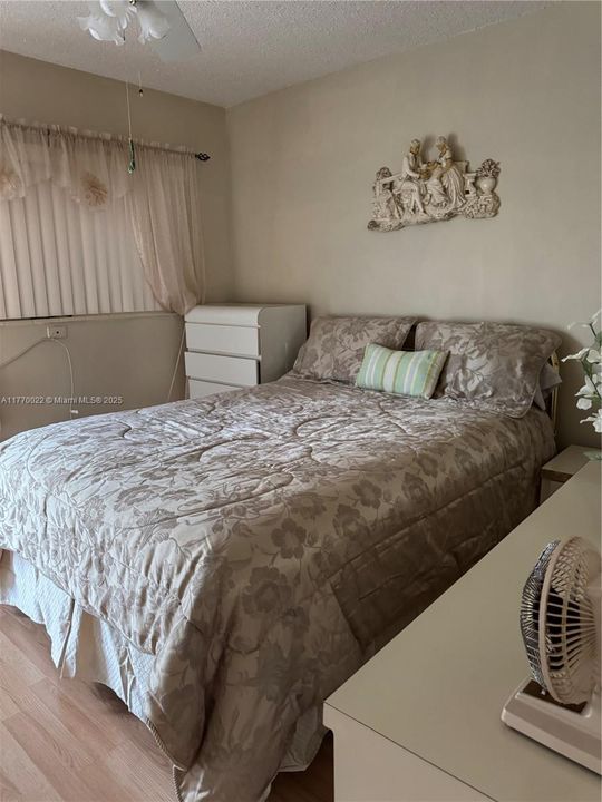 For Sale: $149,999 (1 beds, 1 baths, 785 Square Feet)