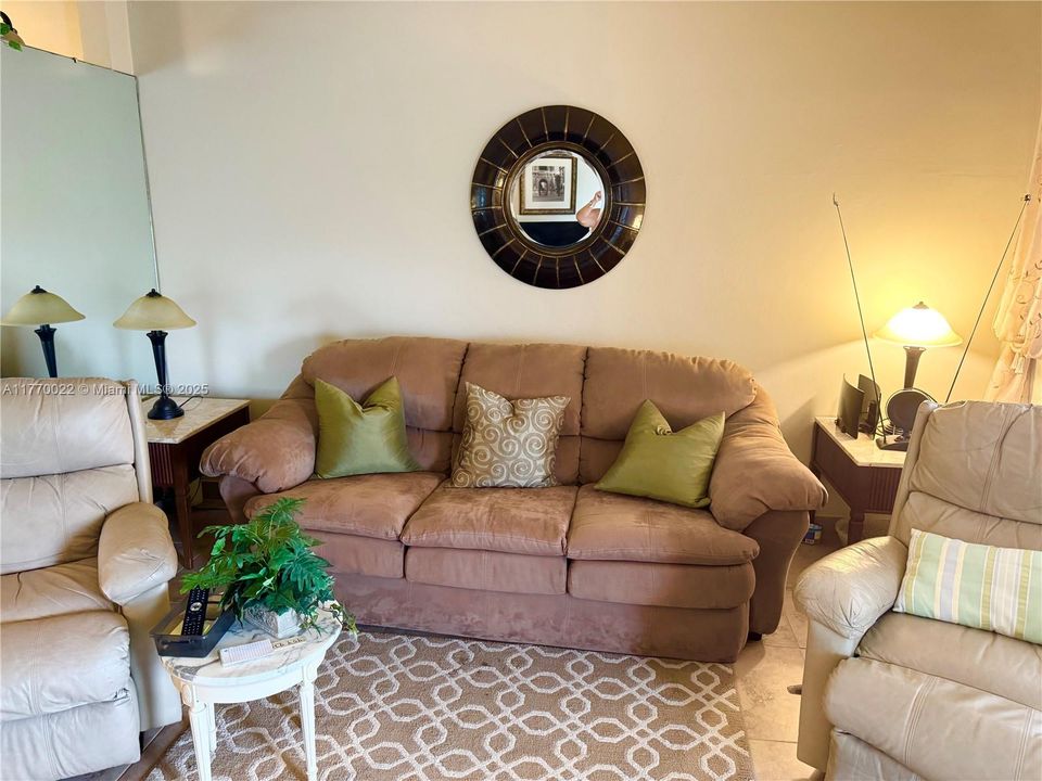 For Sale: $149,999 (1 beds, 1 baths, 785 Square Feet)