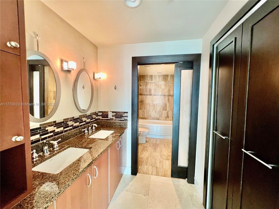 На продажу: $668,000 (2 спален, 2 ванн, 1005 Квадратных фут)