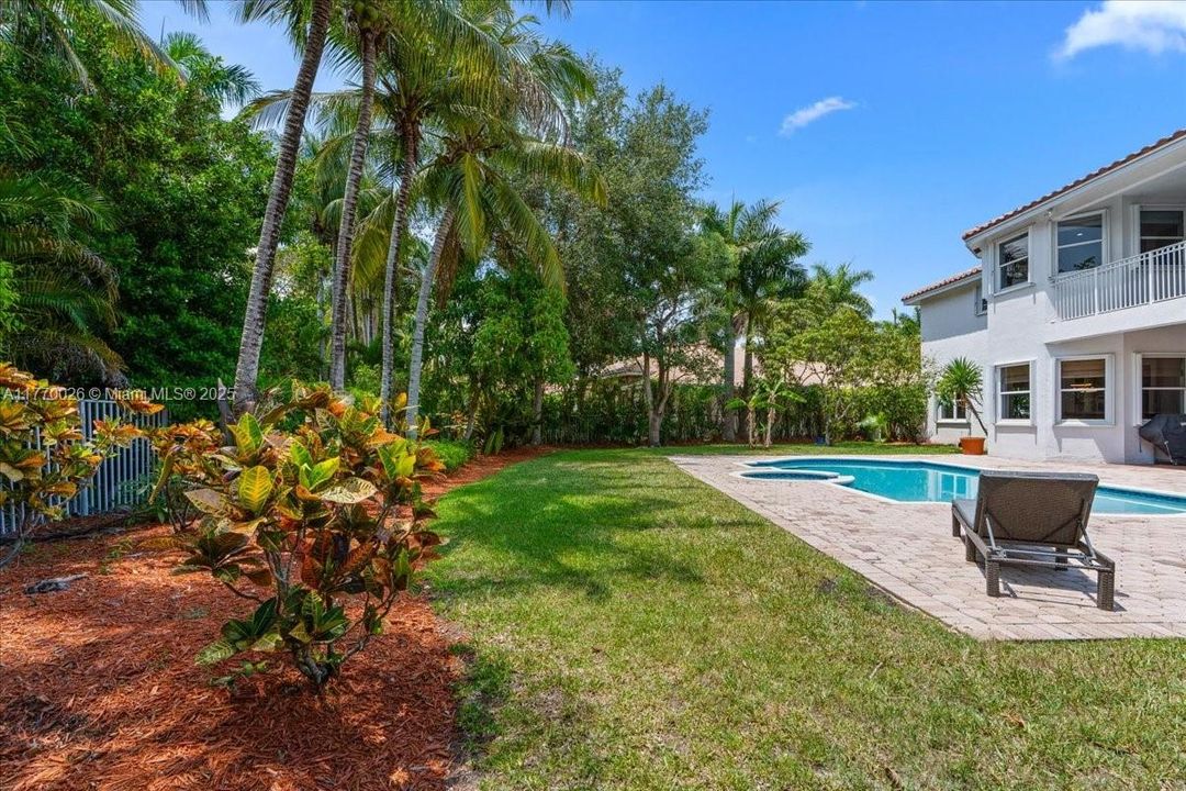 Plenty of yard space