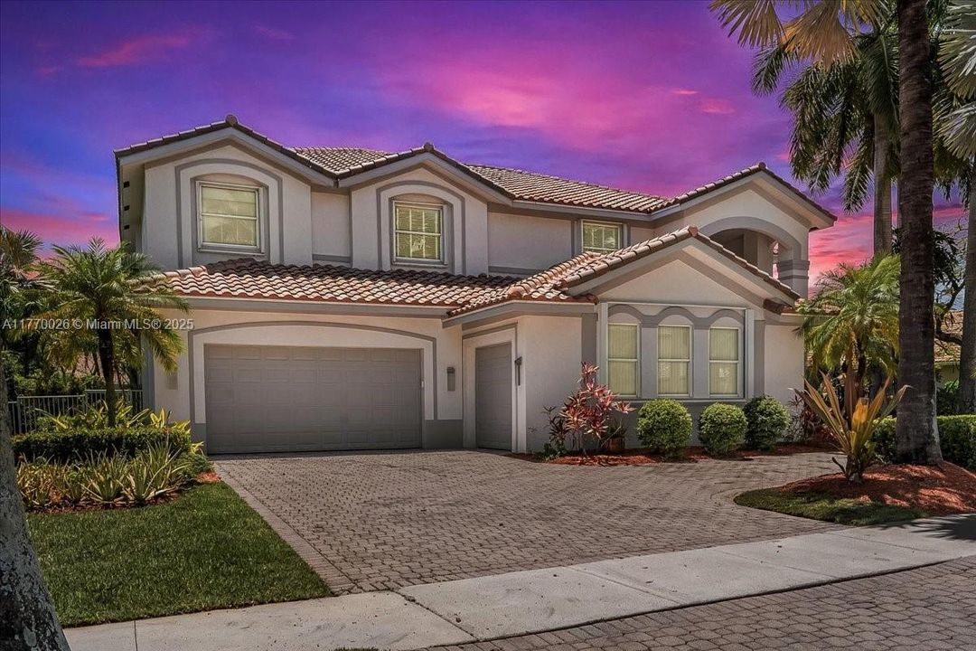 最近售出: $1,999,999 (5 贝兹, 4 浴室, 4985 平方英尺)