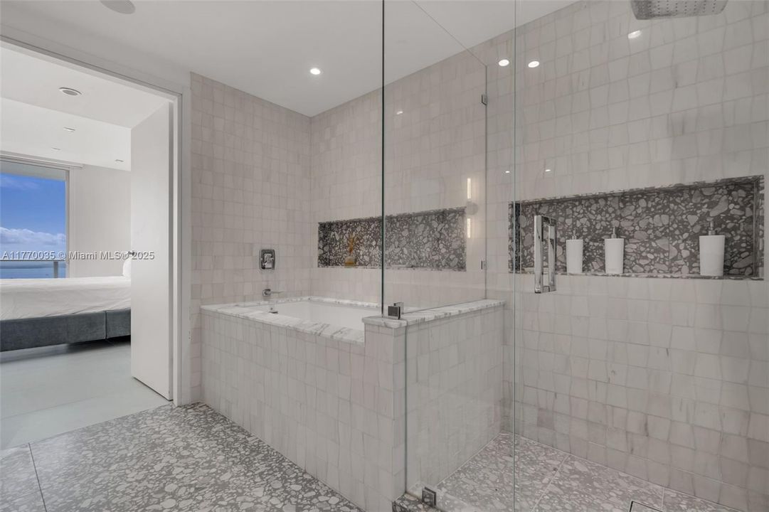 Recently Rented: $6,900 (2 beds, 2 baths, 1076 Square Feet)