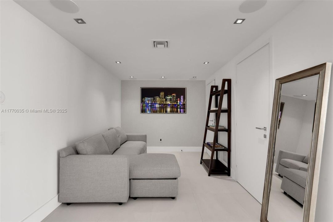 Recently Rented: $6,900 (2 beds, 2 baths, 1076 Square Feet)