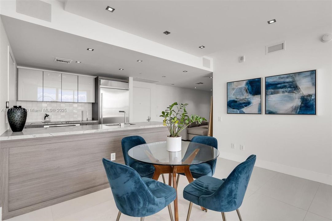 Recently Rented: $6,900 (2 beds, 2 baths, 1076 Square Feet)