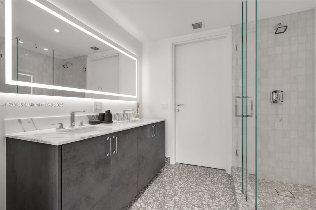 Recently Rented: $6,900 (2 beds, 2 baths, 1076 Square Feet)