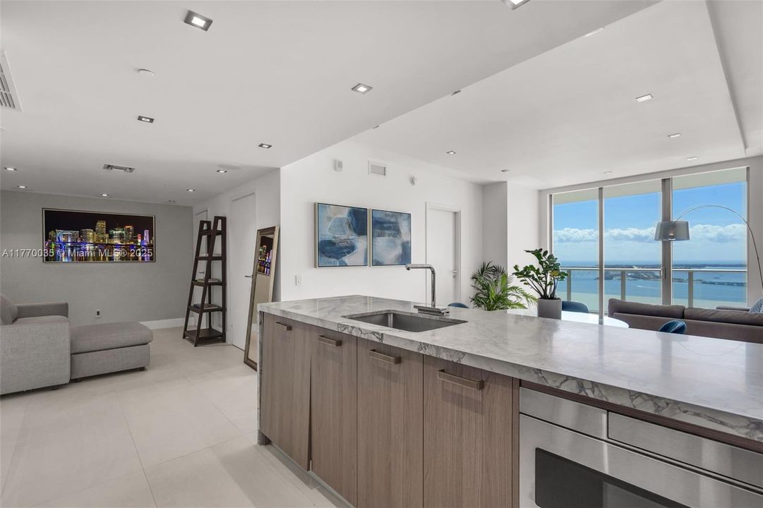 Recently Rented: $6,900 (2 beds, 2 baths, 1076 Square Feet)