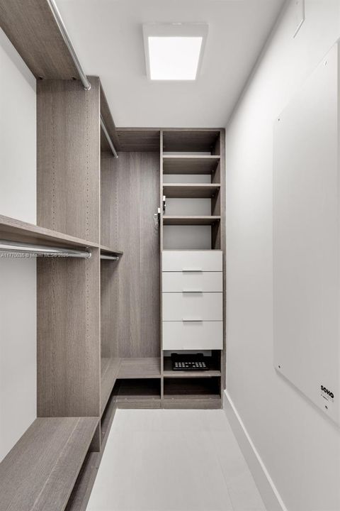 Recently Rented: $6,900 (2 beds, 2 baths, 1076 Square Feet)