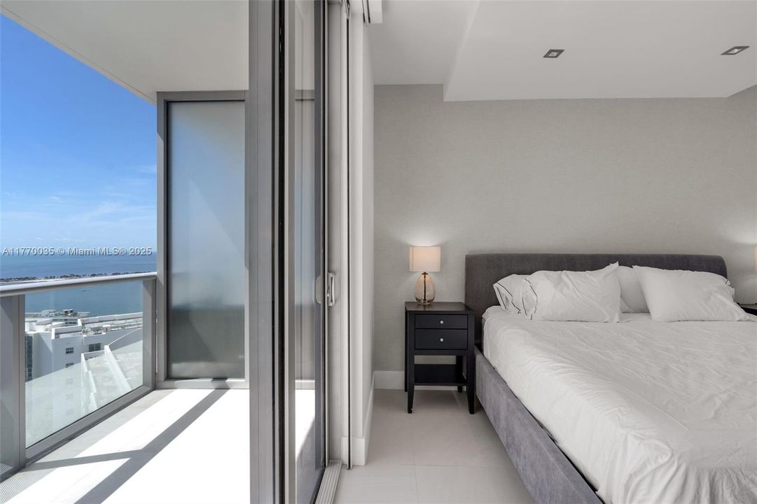 Recently Rented: $6,900 (2 beds, 2 baths, 1076 Square Feet)