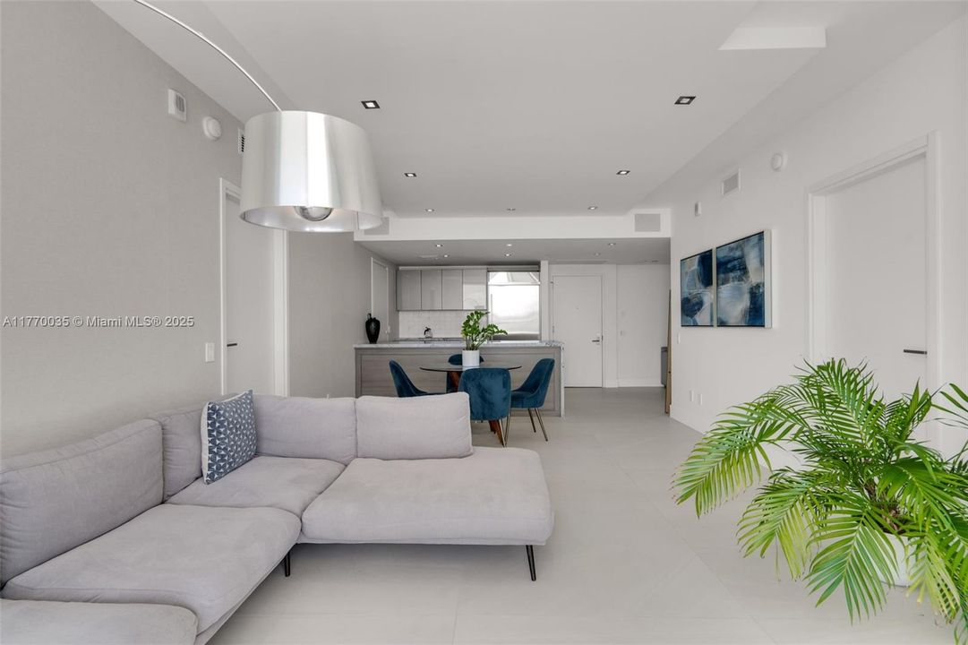 Recently Rented: $6,900 (2 beds, 2 baths, 1076 Square Feet)