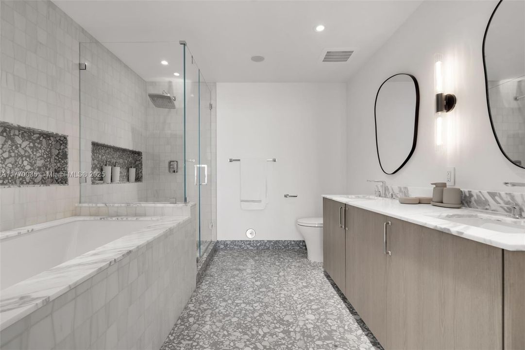 Recently Rented: $6,900 (2 beds, 2 baths, 1076 Square Feet)