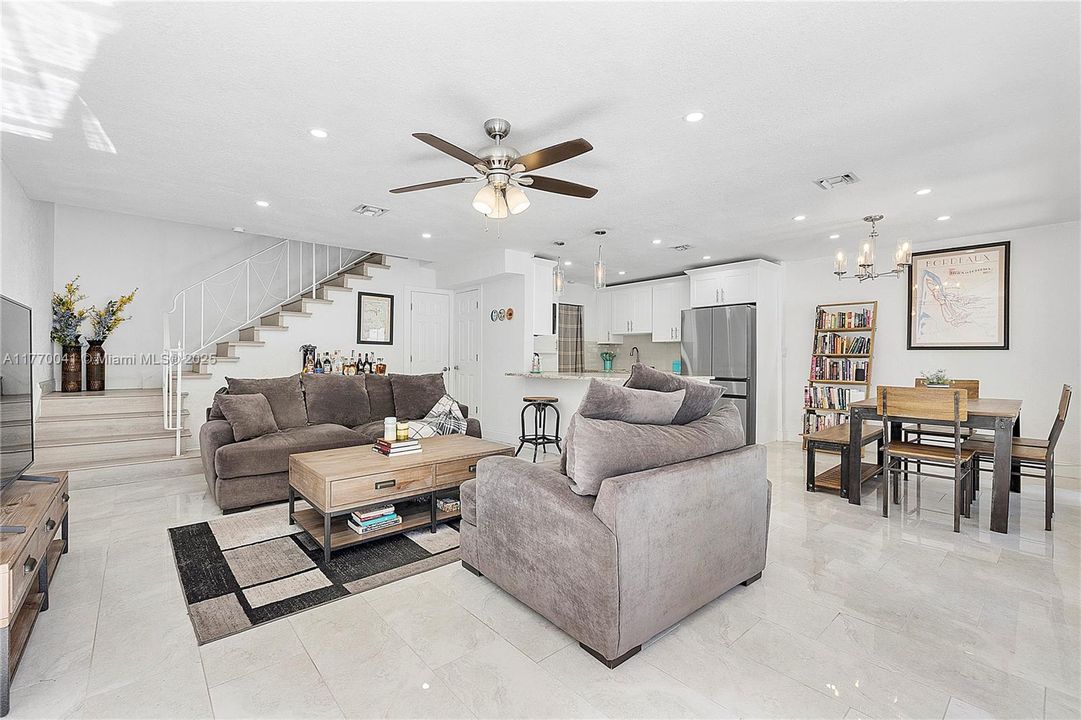 Recently Sold: $549,000 (2 beds, 1 baths, 1250 Square Feet)