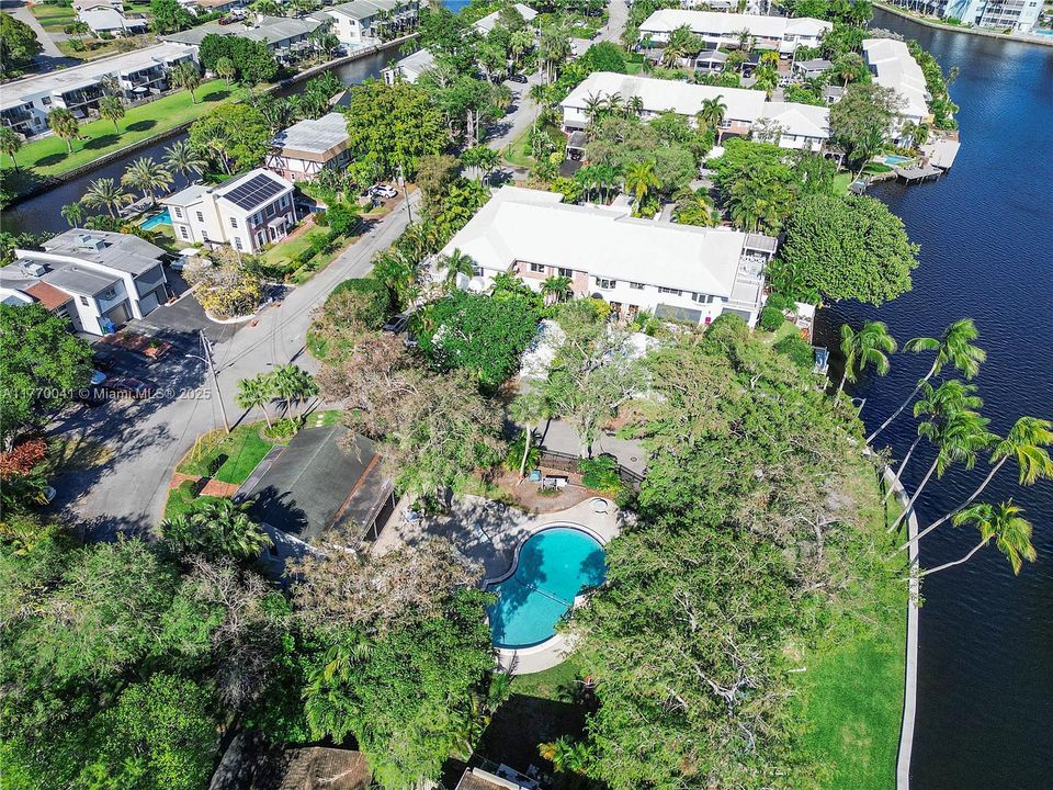 Recently Sold: $549,000 (2 beds, 1 baths, 1250 Square Feet)