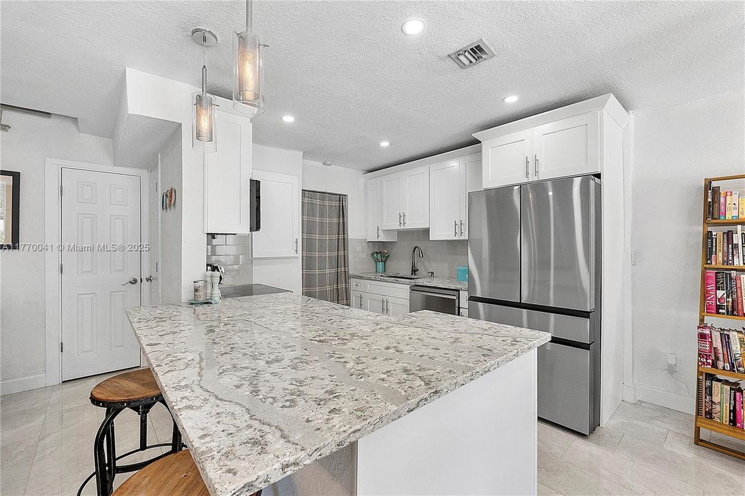 Recently Sold: $549,000 (2 beds, 1 baths, 1250 Square Feet)