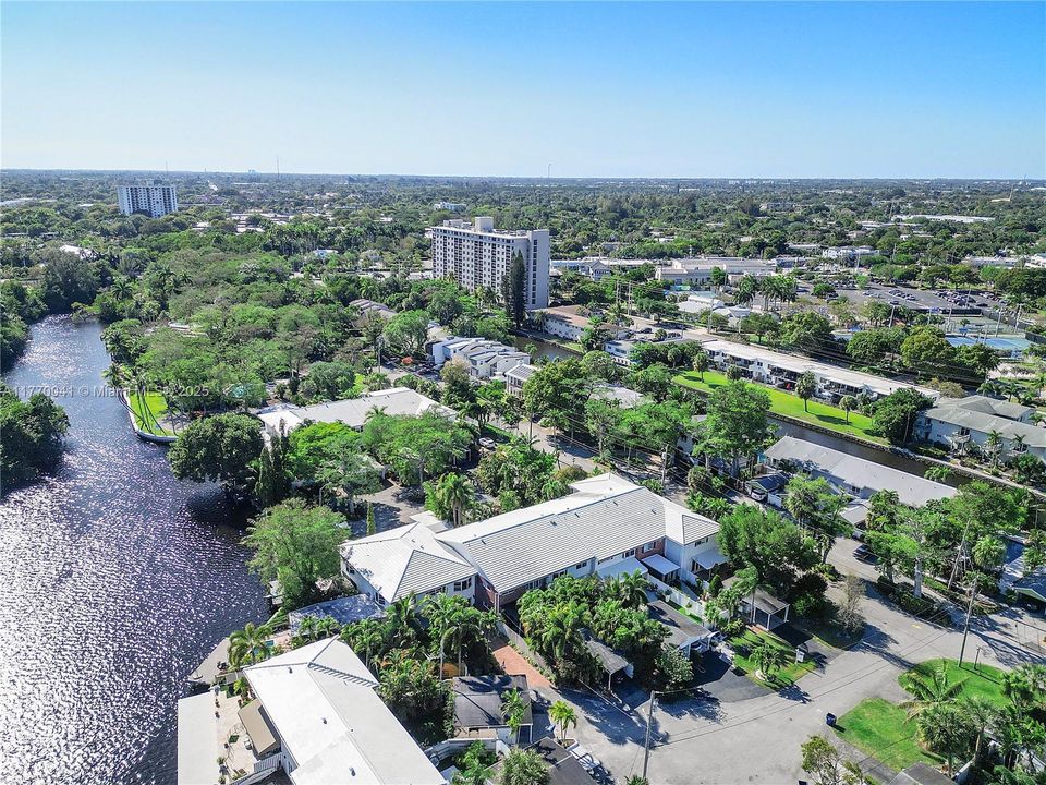 Recently Sold: $549,000 (2 beds, 1 baths, 1250 Square Feet)