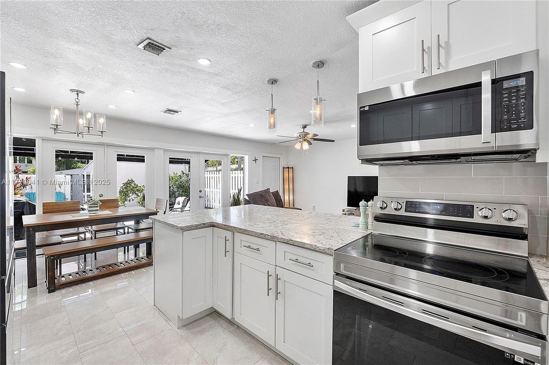 Recently Sold: $549,000 (2 beds, 1 baths, 1250 Square Feet)