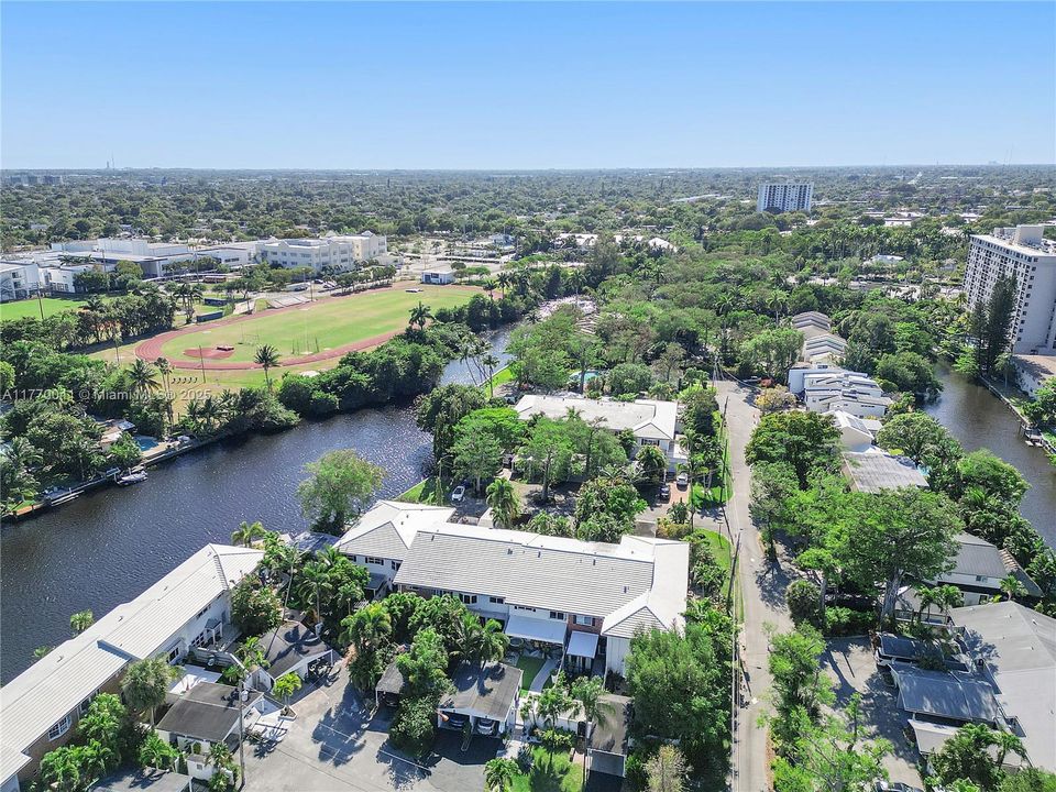 Recently Sold: $549,000 (2 beds, 1 baths, 1250 Square Feet)