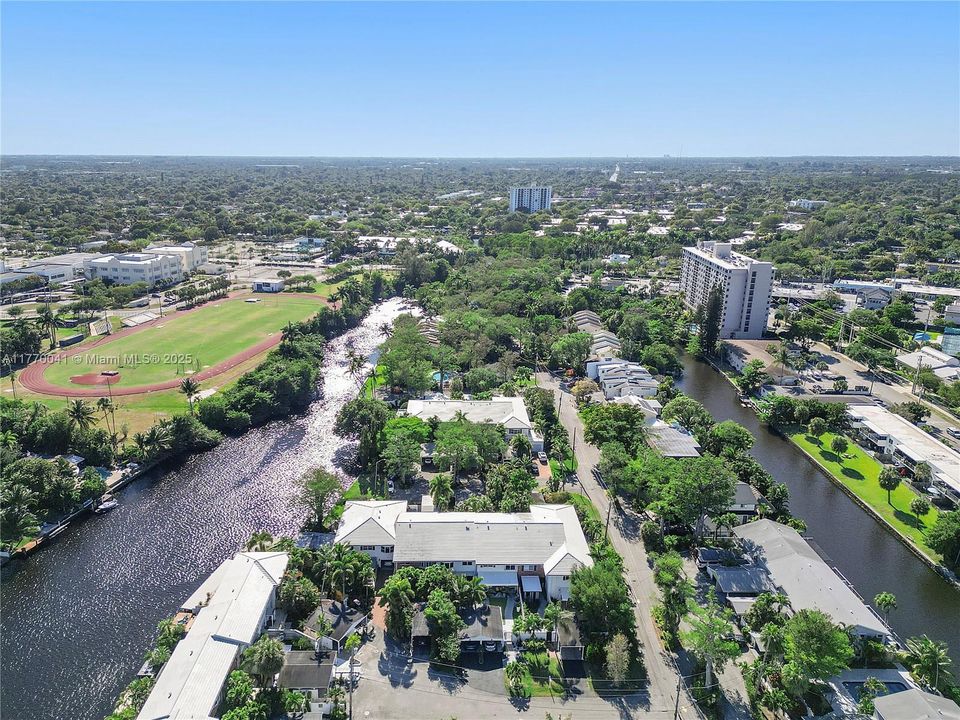 Recently Sold: $549,000 (2 beds, 1 baths, 1250 Square Feet)