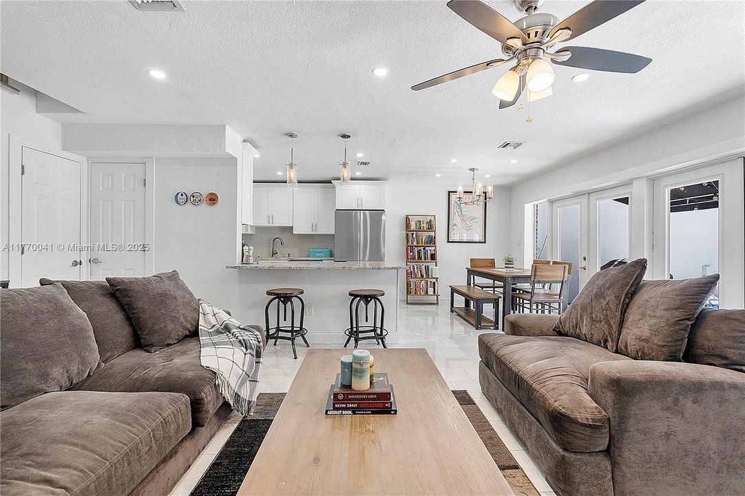 Recently Sold: $549,000 (2 beds, 1 baths, 1250 Square Feet)