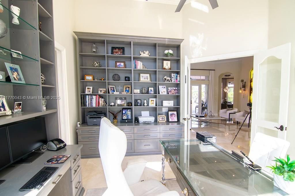 Recently Sold: $2,399,000 (4 beds, 4 baths, 4006 Square Feet)