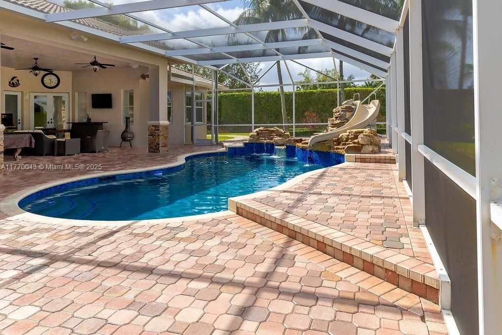 Recently Sold: $2,399,000 (4 beds, 4 baths, 4006 Square Feet)