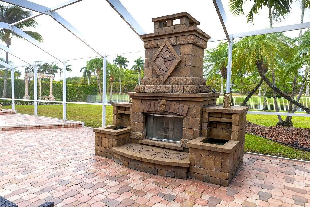 Recently Sold: $2,399,000 (4 beds, 4 baths, 4006 Square Feet)