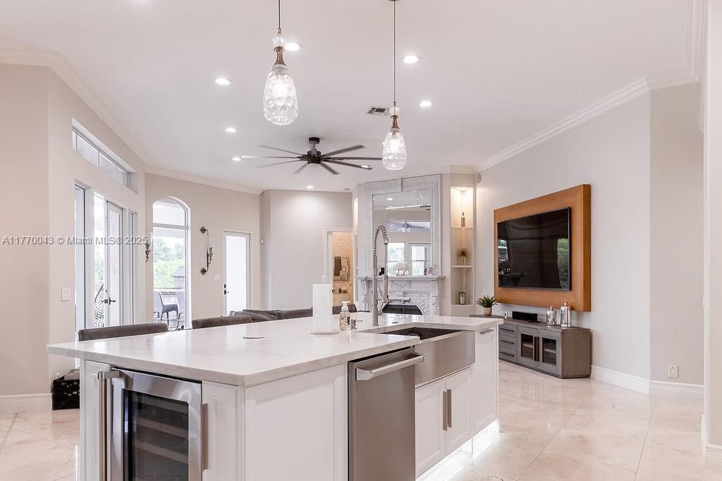 Recently Sold: $2,399,000 (4 beds, 4 baths, 4006 Square Feet)