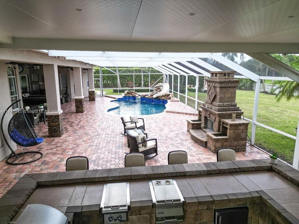 Recently Sold: $2,399,000 (4 beds, 4 baths, 4006 Square Feet)